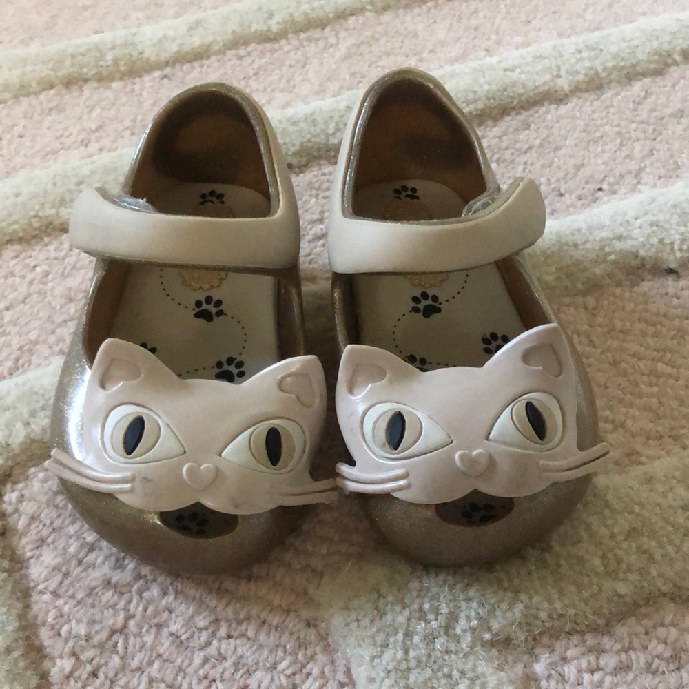 Super cute Mini Melissa shoes for little girls!